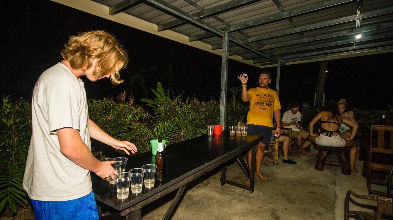 Love Station Hostel Baan Tai Eksteriør bilde
