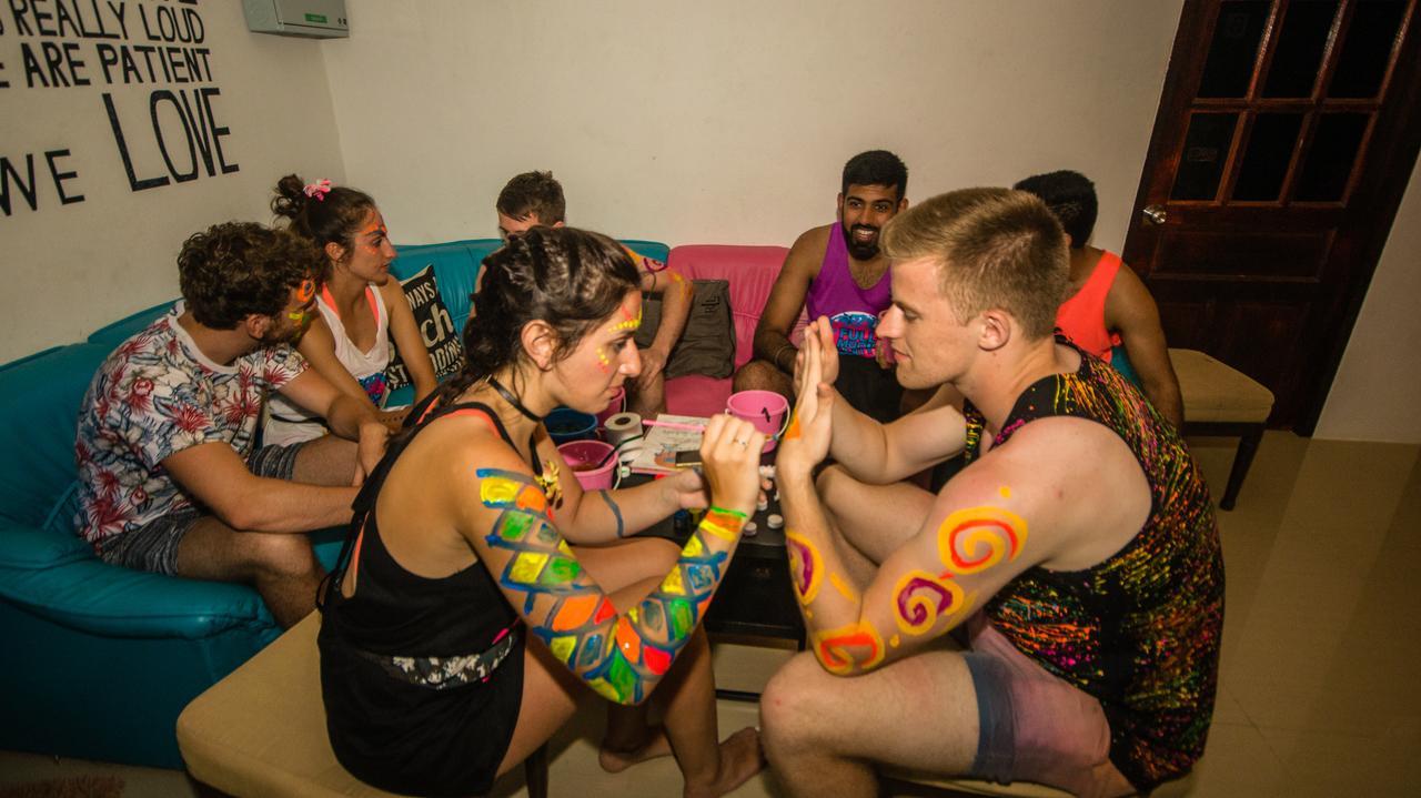Love Station Hostel Baan Tai Eksteriør bilde