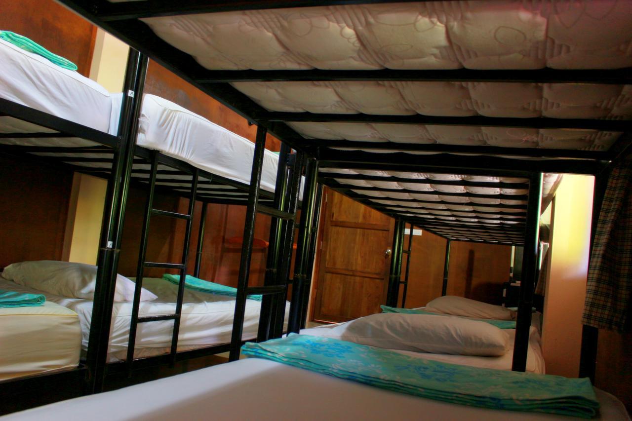 Love Station Hostel Baan Tai Eksteriør bilde